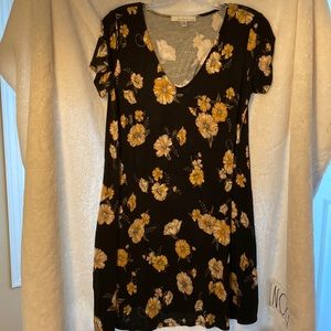 Women's Fourteenth Place Short Sleeve MIDI Floral Dress Size Small